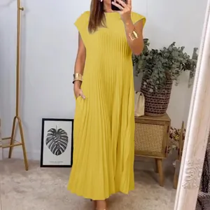 Elegantes gelbes ärmelloses Maxikleid mit Rundhals, feinen Falten und Seitentaschen