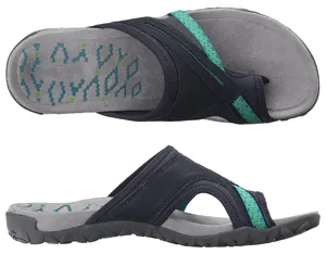 Sandali da spiaggia blu navy confortevoli con cinturino a motivi e plantare grigio