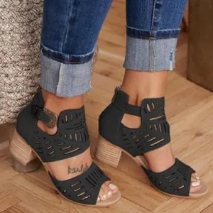 Sandales noires décontractées à talons épais, design ajouré, bout ouvert et fermeture éclair.