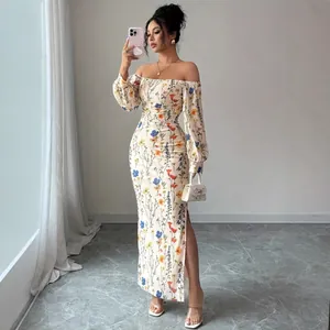 Elegantes schulterfreies Maxikleid mit Blumenmuster, Laternenärmeln und Schlitz