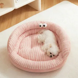 Cuccia rotonda in peluche rosa con occhi a cartone e design di supporto a 360 gradi