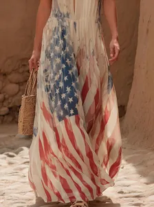 Détail de l'imprimé drapeau américain vintage sur une robe longue en mousseline