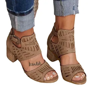 Sandales décontractées à talons épais pour femmes avec motif ajouré et boucle