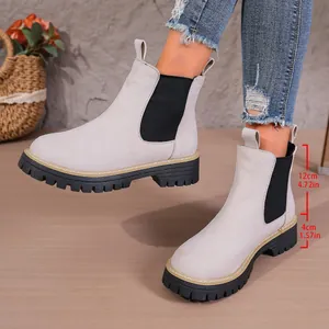 Botines Chelsea de ante beige con caña de 12cm y suela de plataforma de 4cm