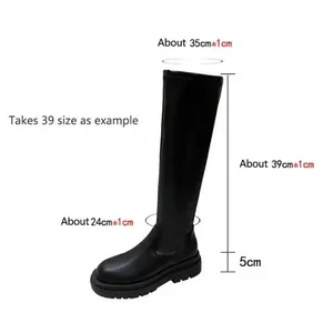 Botas altas elásticas negras con suela gruesa de 5 cm y guía de medidas para mujer