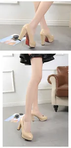 Escarpins élégants en cuir verni nude à talons hauts et semelles compensées mariage