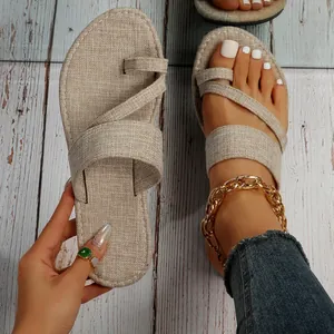 Damen-Sandalen mit Zehenschlaufe aus beigem Leinen, Detailansicht für den Sommer