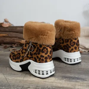 Leopard print snow boots with platform sole and warm faux fur trim detail.