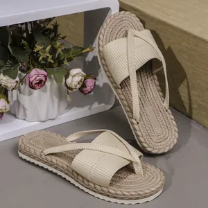 Detailansicht beige Damen Flip-Flops mit geflochtener Seilsohle und Rippbändern