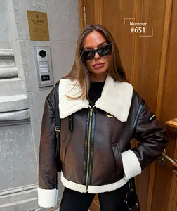 Vintage braune Lammfellimitat-Fliegerjacke mit weißem Fleecekragen für Damen