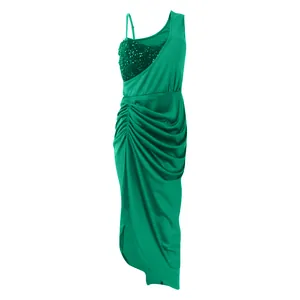 Elegante abito da sera verde smeraldo monospalla con paillettes e spacco arricciato.