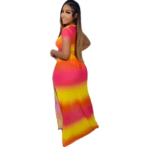 Gedetailleerd achteraanzicht van een maxi-rok set met roze en oranje kleurverloop