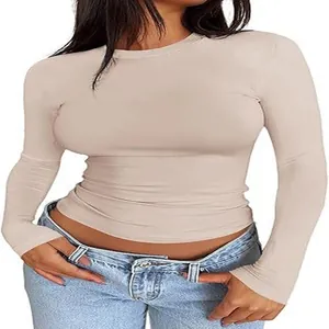 Dames top met lange mouwen en ronde hals, slim fit model in een effen beige kleur