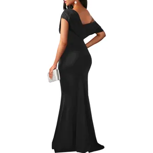 Vue arrière détaillée d'une élégante robe de soirée longue noire sans manches et épaules nues