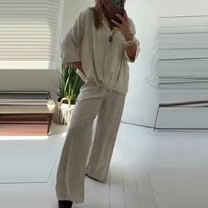 Luxe dames tweedelige set met verticale strepen, losse top en broek met wijde pijpen