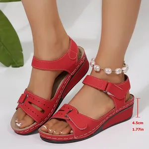 Sandalias de cuña rojas para mujer con tacón de 4,5 cm y tira de tobillo ajustable