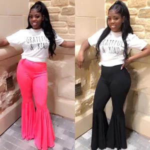 Pantalones de campana con volantes para mujer en colores rosa y negro.