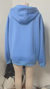 Achteraanzicht van een lichtblauwe oversized hoodie voor dagelijkse casual kleding
