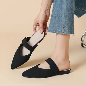 Mules plates Mary Jane en tricot à bout pointu noir avec bride velcro réglable