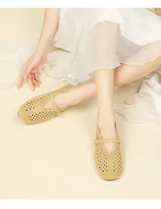 Ballerines Mary Jane en paille tressée respirantes avec bride à boucle sur modèle
