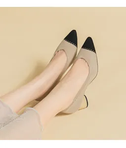 Elegante beige-schwarze Strick-Pumps mit spitzer Kappe und bequemem 5cm Blockabsatz