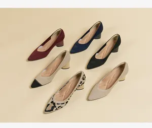 Auswahl an eleganten spitzen Pumps mit Blockabsatz, Leoparden- und Sternenmustern.