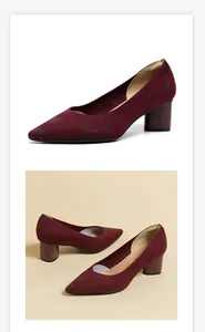 Detailansicht weinroter Strickpumps mit dezentem Sternmuster und festem Blockabsatz