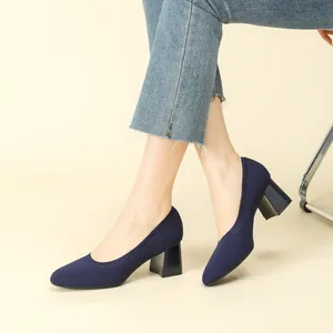 Elegante marineblauwe gebreide pumps met blokhak van 5,5 cm voor comfortabel dagelijks gebruik