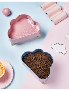 Erhöhter Haustiernapf in Wolkenform in Pastellrosa und Blau für Nackenschutz von Katzen