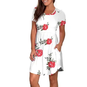 Sommerkleid mit Blumendruck, kurzen Ärmeln und praktischen Seitentaschen-Details