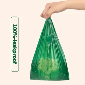 Demostración de la función 100% a prueba de fugas de una bolsa biodegradable verde