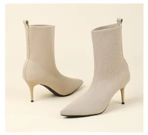 Eleganti stivaletti in maglia beige a punta con dettaglio tacco a spillo alto 8 cm
