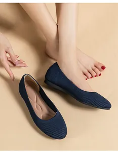 Ballerines élégantes en maille côtelée bleu marine avec bout rond et semelle rembourrée