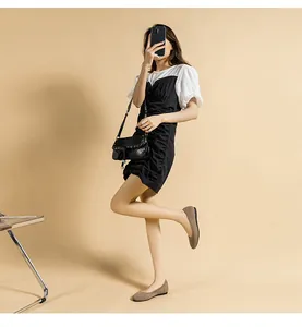 Vue détaillée de ballerines en tricot marron élégantes pour femmes à semelle souple