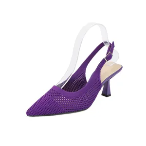 Lilafarbene Strick-Slingpumps mit spitzer Zehenpartie und verstellbarem Riemchen