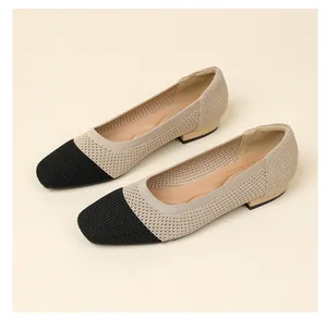 Chaussures plates en maille respirante pour femmes avec bout carré et design bicolore