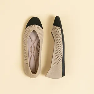 Eleganti ballerine in maglia bicolore beige e nero con design a rete traspirante
