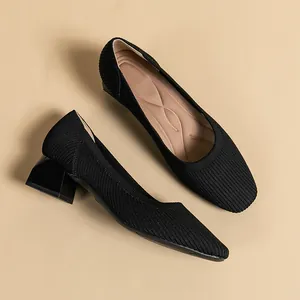 Eleganti décolleté in maglia nera con comodo tacco largo 4 cm e design traspirante
