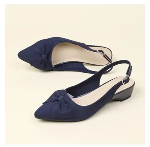 Zapatos destalonados de punto azul marino con punta fina y lazo para estilo casual