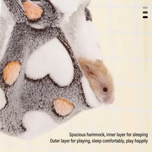 Amaca in morbido peluche per criceti con motivo a cuore per piccoli animali domestici