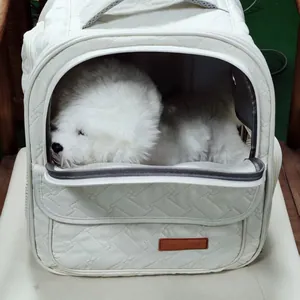 Bolso de transporte acolchado blanco para perros y gatos pequeños con malla transpirable