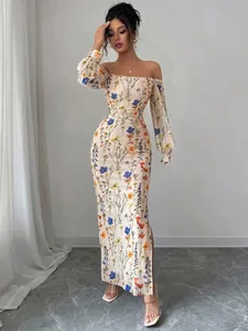 Elegantes schulterfreies Maxikleid mit Blumendruck, Laternenärmeln und Seitenschlitz