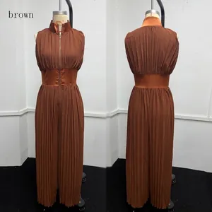Brauner, ärmelloser Jumpsuit mit Plisseefalten, weitem Bein und Reißverschluss vorne
