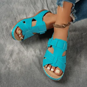 Sandales à talons compensés bleu sarcelle pour femmes avec motifs ajourés et style à enfiler