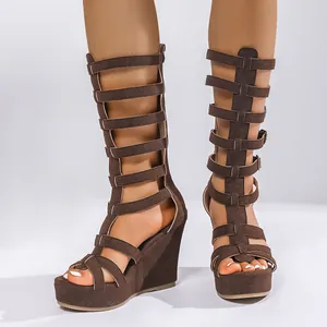 Sandales gladiateur montantes marron pour femme avec talon compensé et bout ouvert