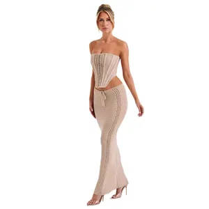 Conjunto sexy de dos piezas de punto beige con top corsé palabra de honor y falda