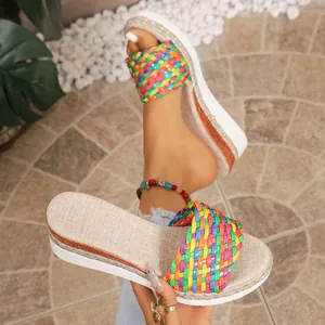 Sandales à talons compensés pour femmes avec brides tressées colorées et semelle jute