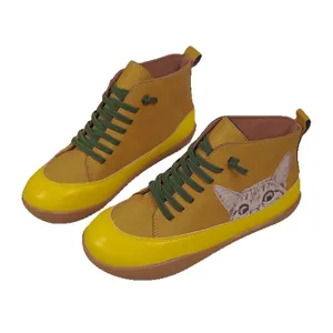 Zapatillas altas de mujer con estampado de gato lindo y puntera amarilla en contraste