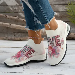 Vue détaillée des baskets à fleurs pour femmes avec semelles à coussin d'air épaisses
