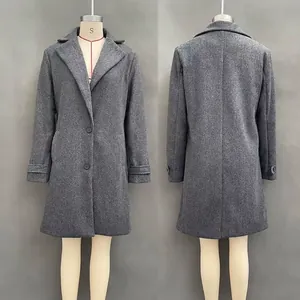 Vorder- und Rückansicht eines grauen, mittellangen Wollmantels mit Revers für Damen